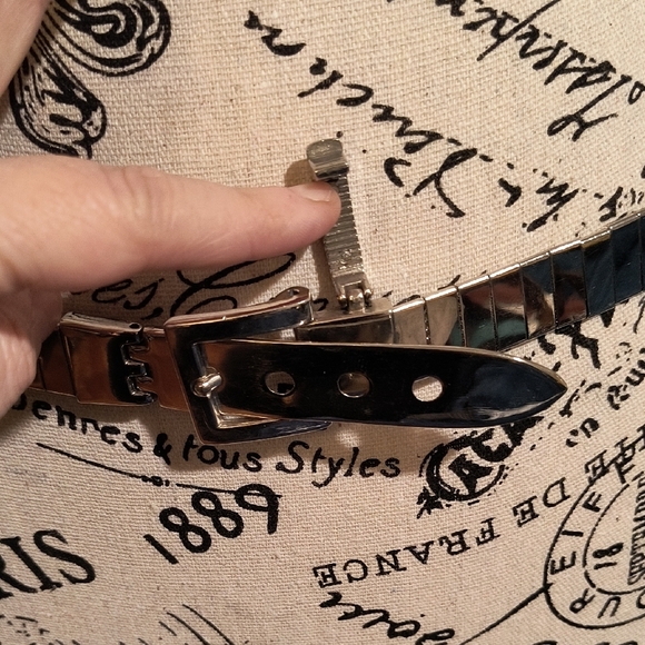 Vintage Silver Belt. Size Medium, Great Condition. - Picture 4 of 5